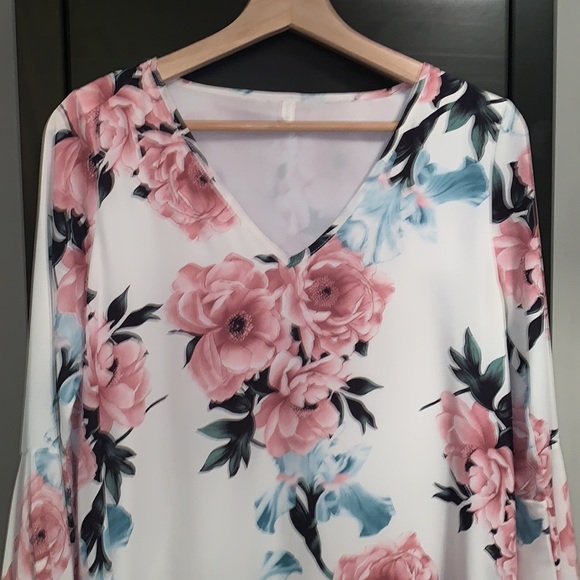 ⭐️HOST PICK⭐️S PINK BLUSH Floral maternity dress with bell sleeves in size SMALL - Picture 3 of 9